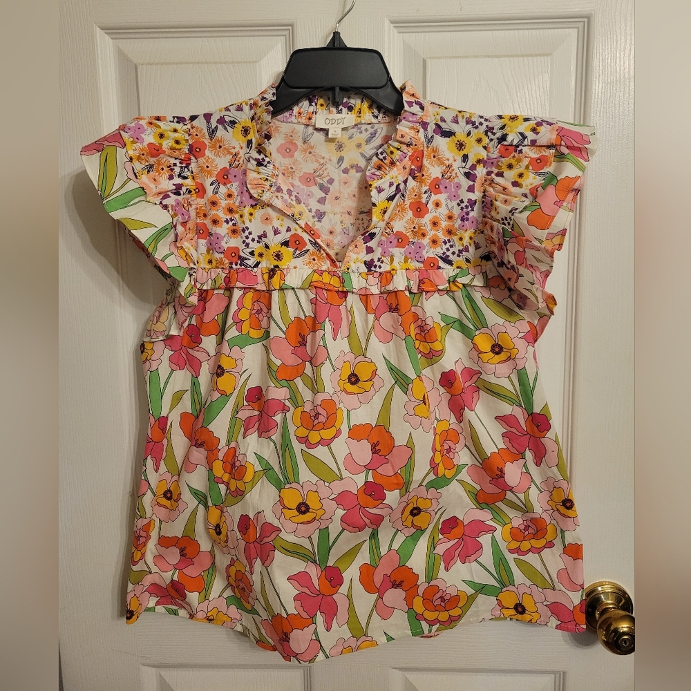 NWOT Oddi Floral Ruffle Sleeve Blouse